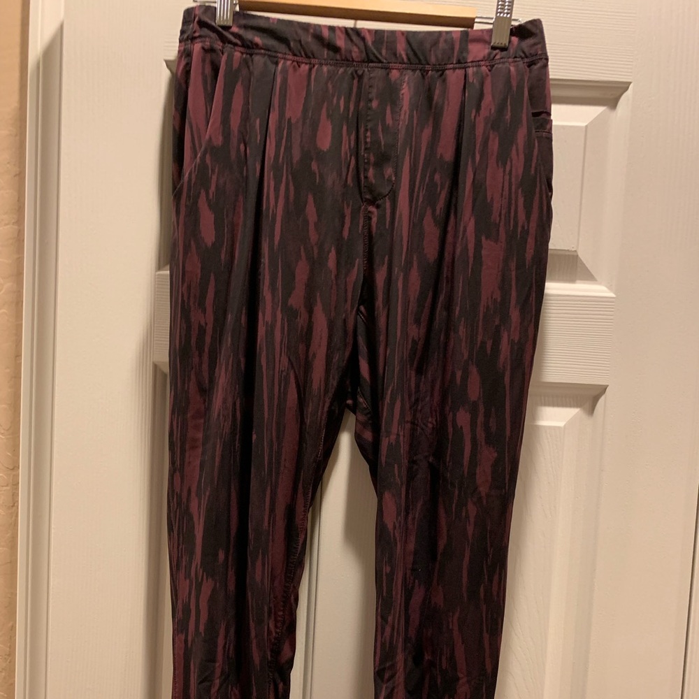 Lululemon ladies pants size 8 lightweight